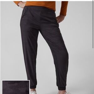 Athleta Brooklyn Textured Lined Black Camo Lux Joggers 8 Medium
